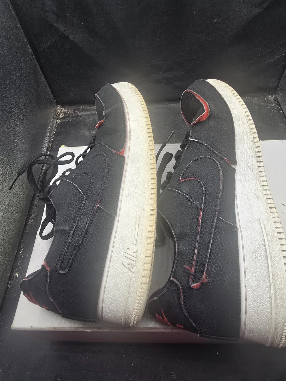 SKU A0403M Nike Black Sneakers with Red‎ Trim — Low-Top Athletic Trainers